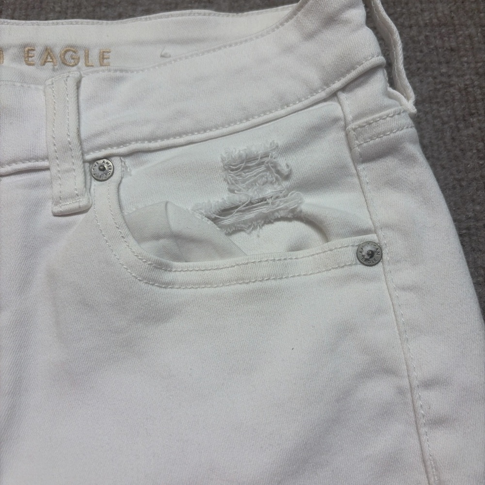 American Eagle White Distressed Denim Shorts Cutoff High Rise Size 8 0629 - Picture 2 of 6